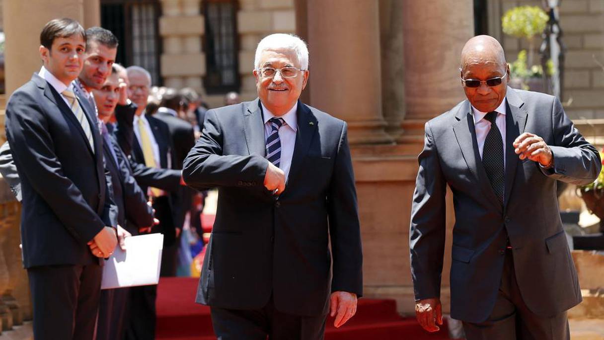 Le président palestinien Mahmoud Abbas, en visite officielle à Pretoria, et le président sud-africain, Jacob Zuma.
