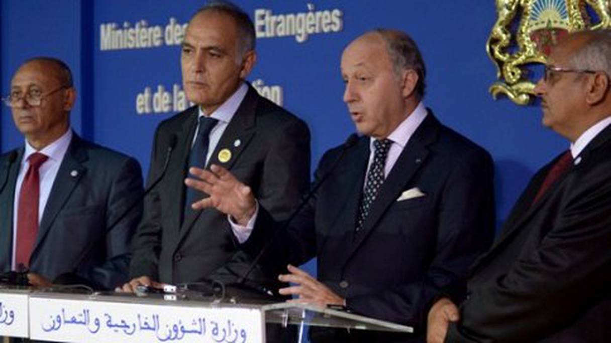 Laurent Fabius, chef de la diplomatie française, aux côtés de Salaheddine Mezouar, ministre marocain des Affaires étrangères.
