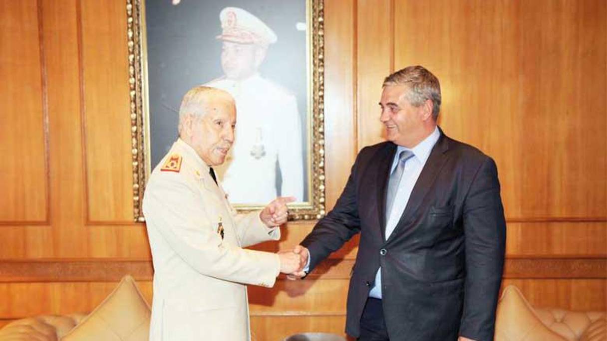 Le Général de Corps d'armée, Bouchaïb Arroub, recevant le ministre belge de la Défense, Stefan Vandeput
